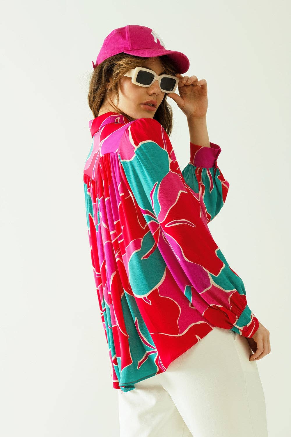 Satin Oversized shirt with floral designs and button closure