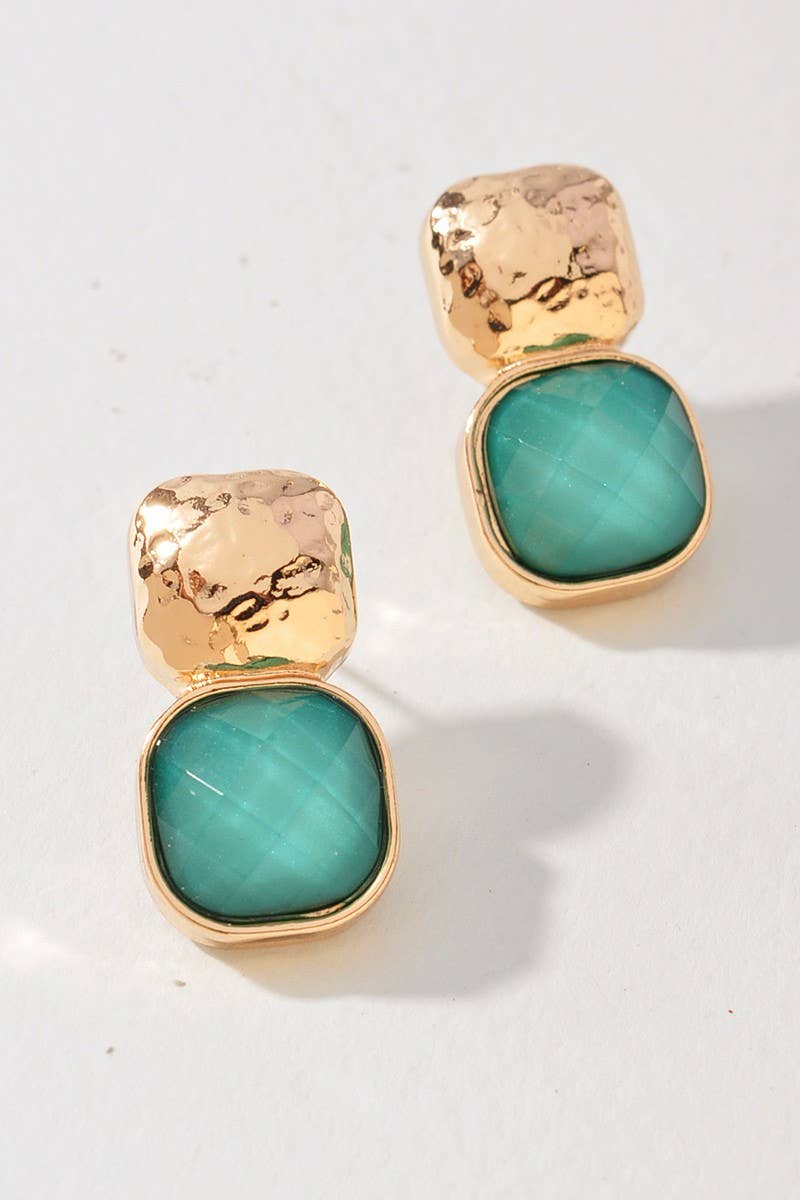HAMMERED METAL SQUARE STONE EARRING