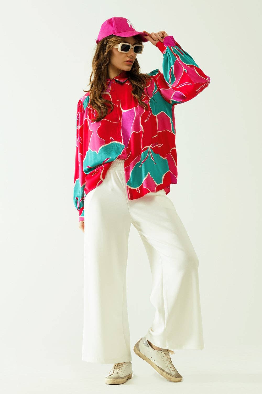 Satin Oversized shirt with floral designs and button closure