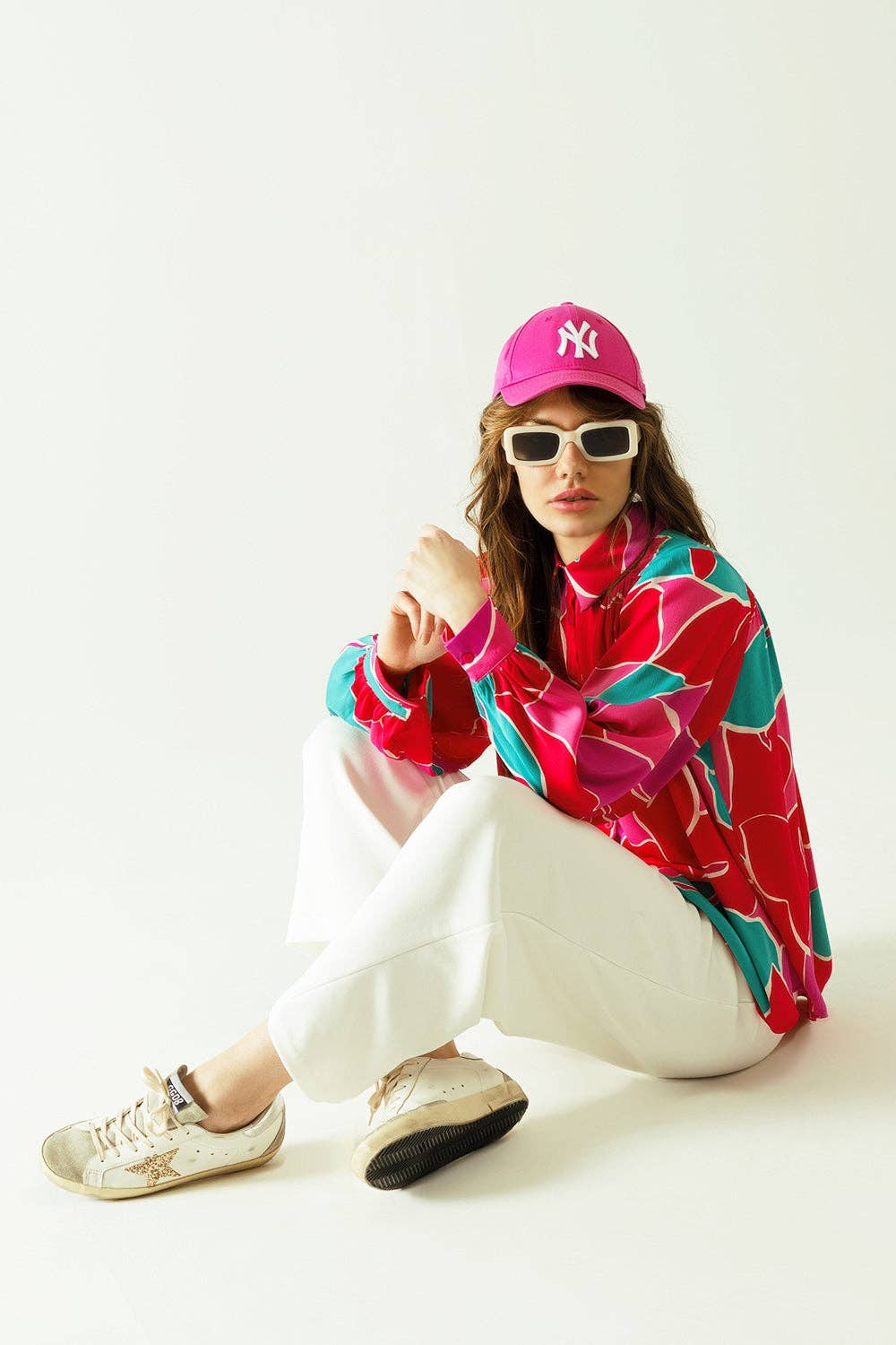 Satin Oversized shirt with floral designs and button closure