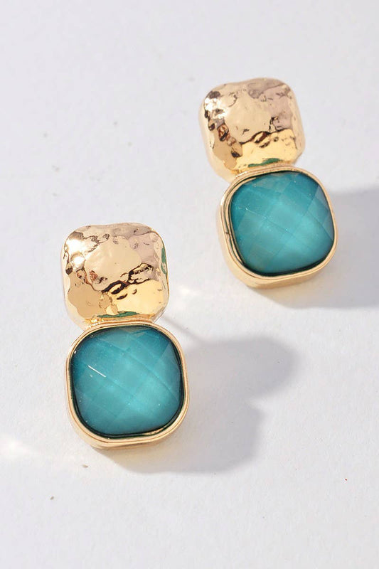 HAMMERED METAL SQUARE STONE EARRING