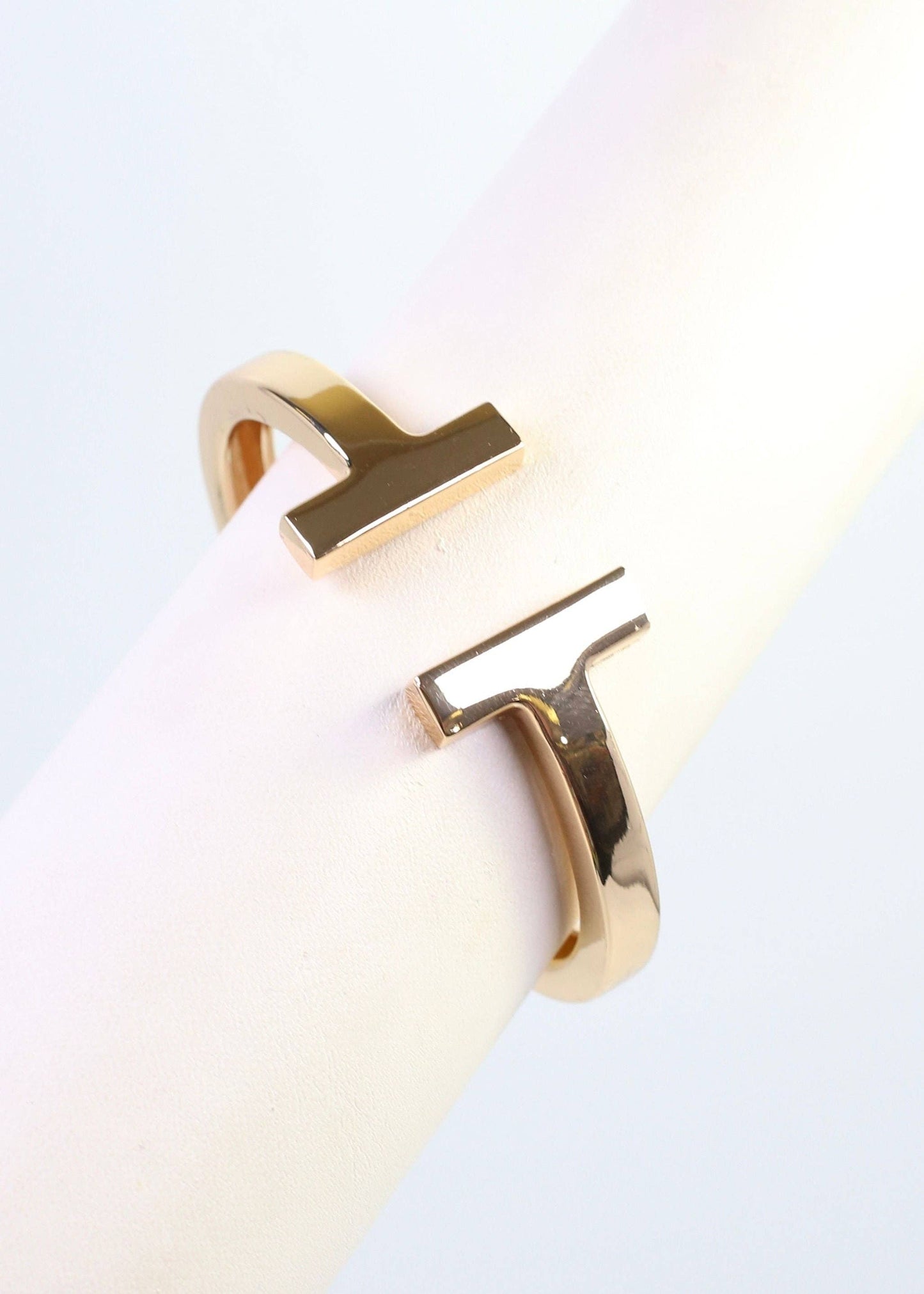 Caroline Hill - Jessi Open T Bangle Bracelet Gold
