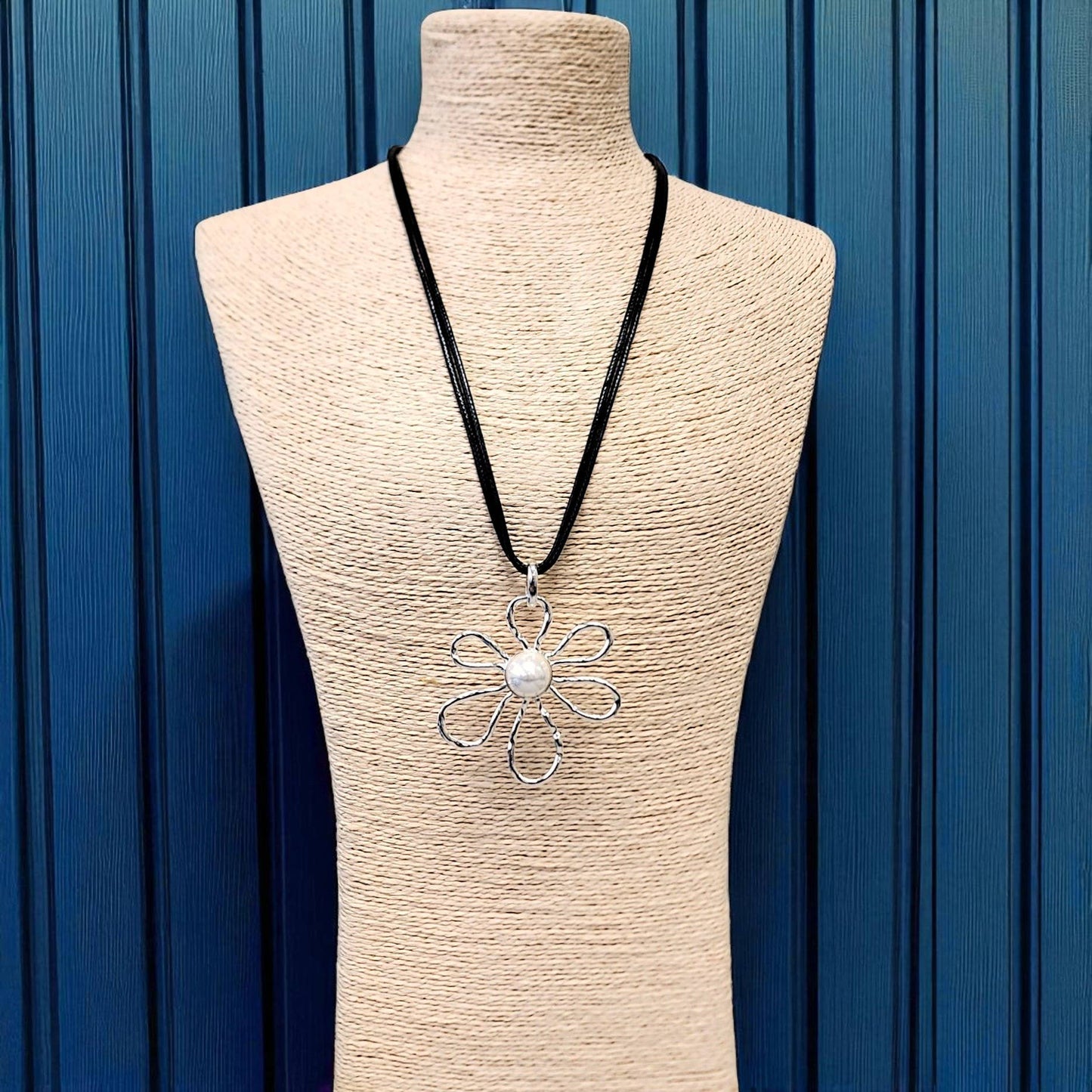 Chunky Boho Western Silver Flower Pendant Necklace